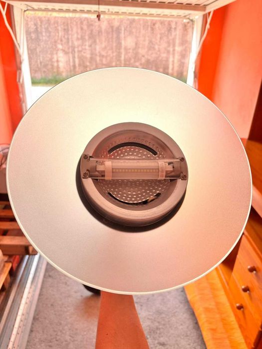 Candeeiro de Pé – Paget Trading LTD -> NEGOCIÁVEL