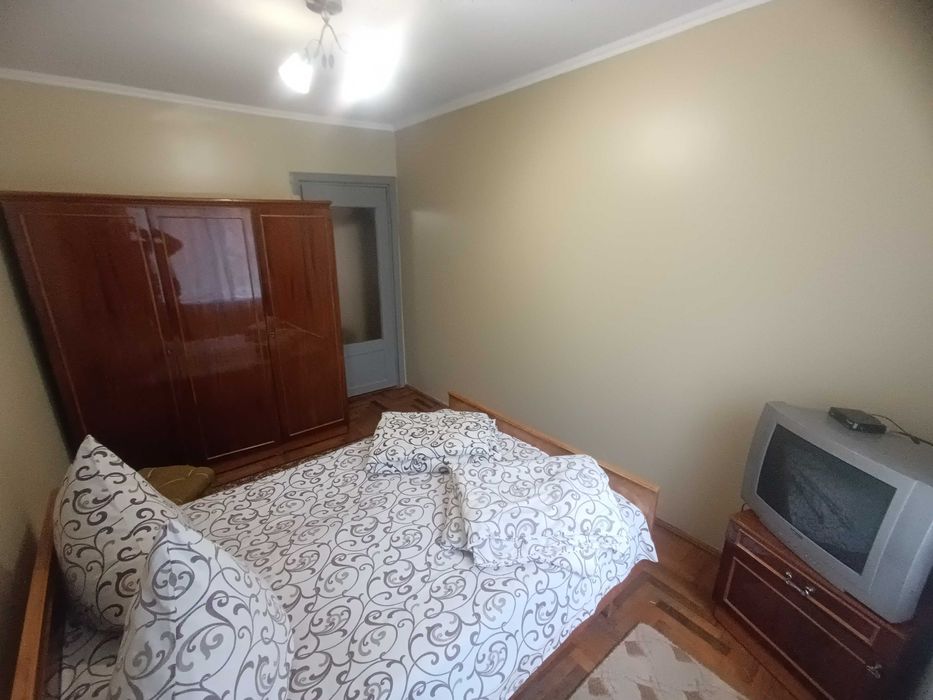 ПОДОБОВА ОРЕНДА 2-х кімнатної квартири на 1-му поверсі ПОБЛИЗУ БАСЕЙНУ