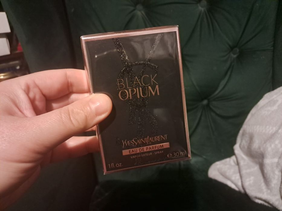 Yves Saint Laurent black opium