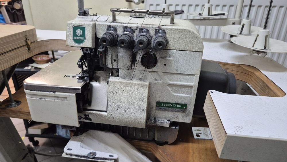 Overlock ZOJE 652-13-DB czteronitkowy
