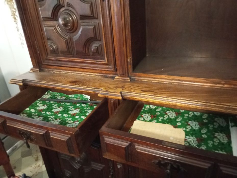 Móvel de sala, usado, em madeira castanho