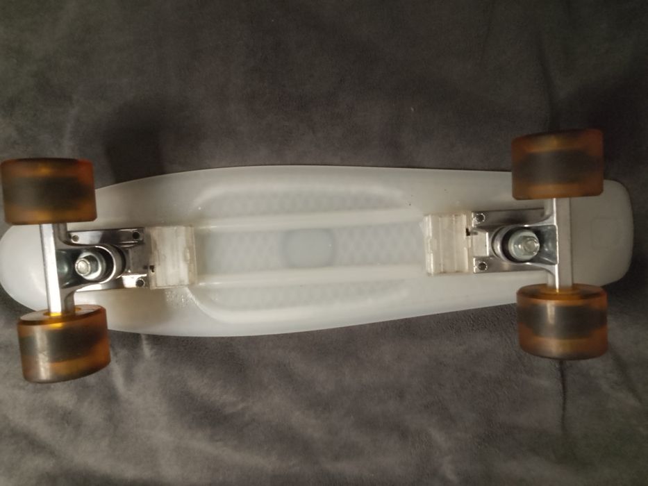 Biała deskorolka Fiszka Nils Extreme