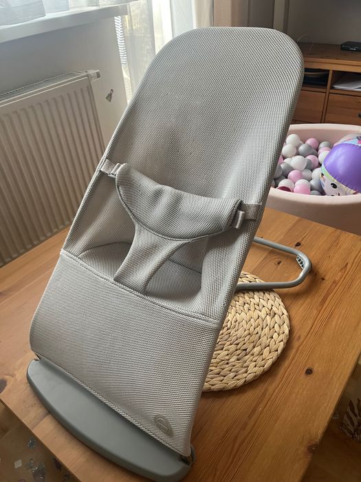 Leżaczek Smiki w stylu baby bjorn