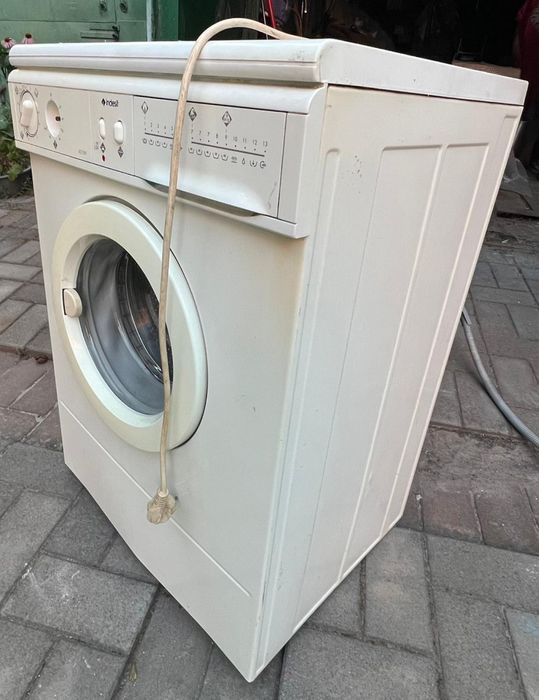 Пральна машина, трохи підтікає, бу або на запчастини,