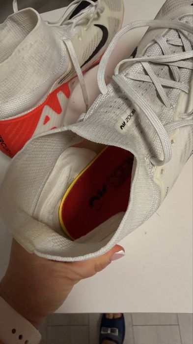 футбольные кроссовки Nike