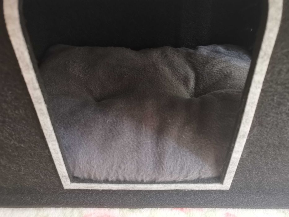 Будиночок для котиків і песиків