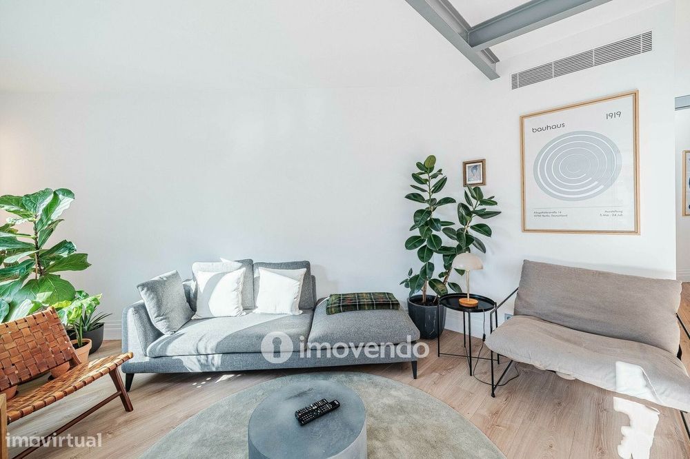 Apartamento T2 com cozinha equipada e mobilado, nas Amoreiras