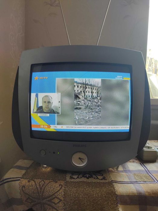 Телевизор PHILIPS 14"(14PT3685/01E): ТВ+FM-радио+часы.