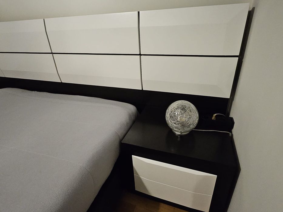 Cama de Casal com Estrado e Mesinhas de Cabeceira (Sem colchão)