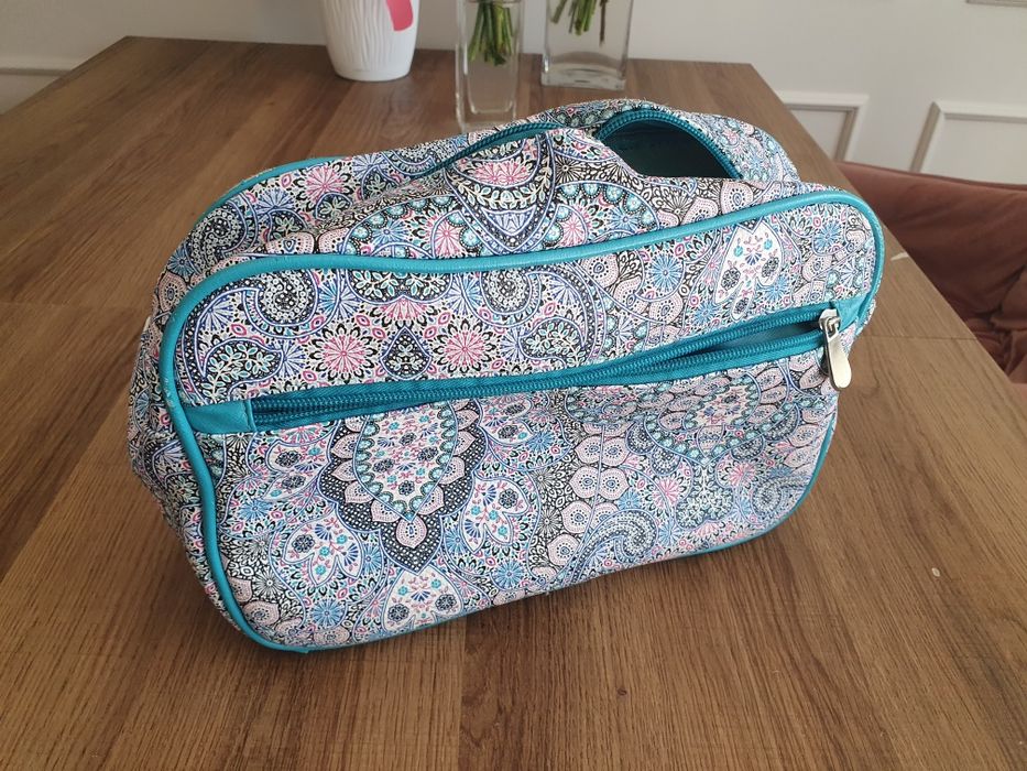 Kolorowa duża kosmetyczka błękitno różowa mozaika turystyczna zasuwana