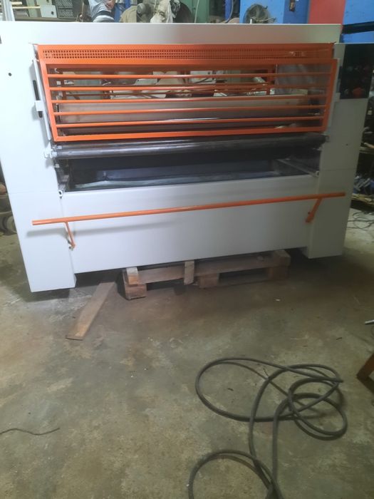Maquina de dar cola
