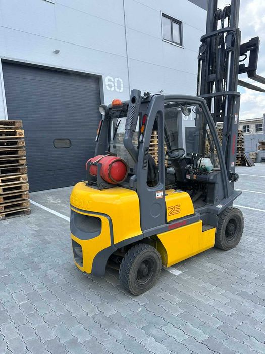 Газовий навантажувач Nissan