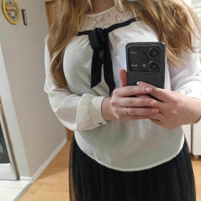 Bluzka biurowa biało-czarna z koronką