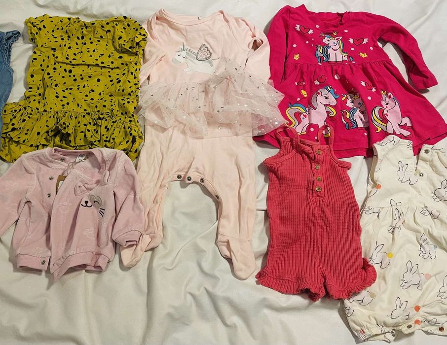 Дитячий одяг одним лотом: сукні комбінезони боді штани кофти чоловічки