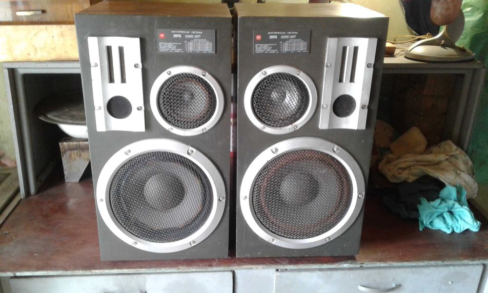 Усилитель . Магнитофон . Колонки . Видеомагнитофон .