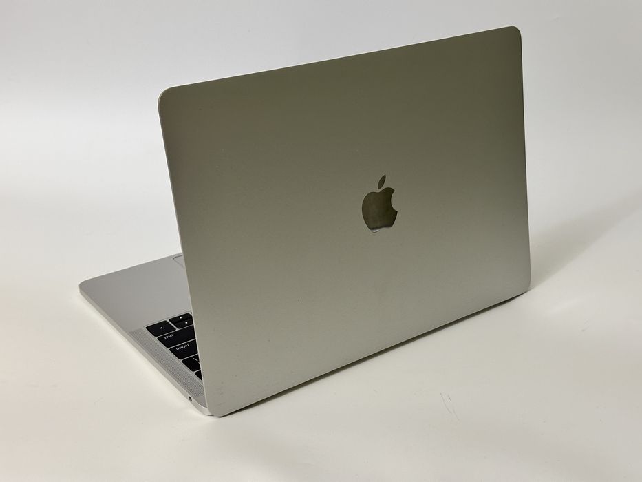 Macbook pro 2017 ( i5/8/256)