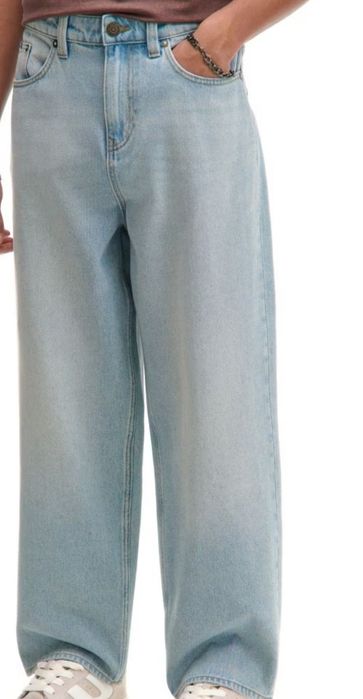 Джинси труби широк і від верха дівчачі