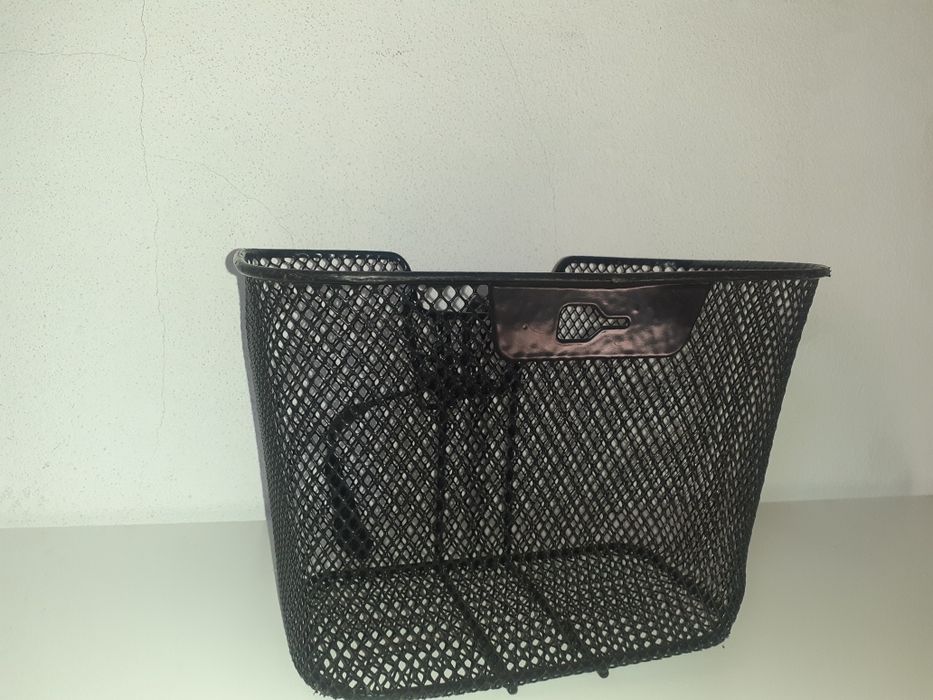 Cesto preto para bicicletas