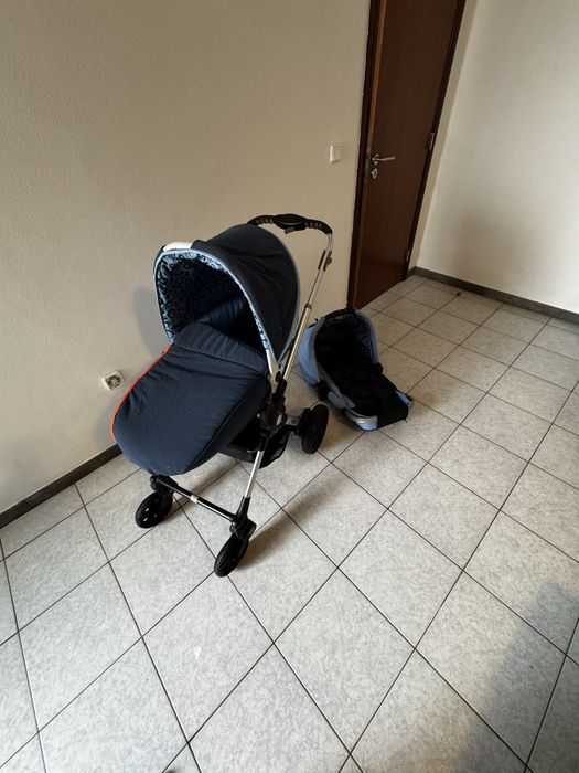 Vendo carrinho de bebe em muito bom estado.