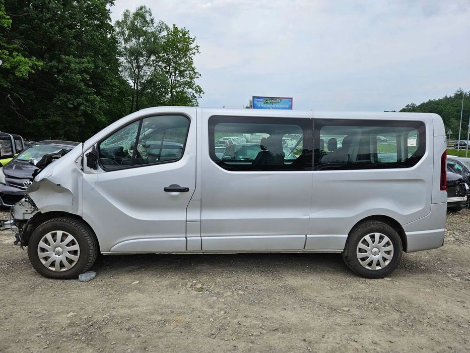 Opel Vivaro długi L2H1 ,nawiewy , 1.6 CDTI 2015 rok 9-osobowy