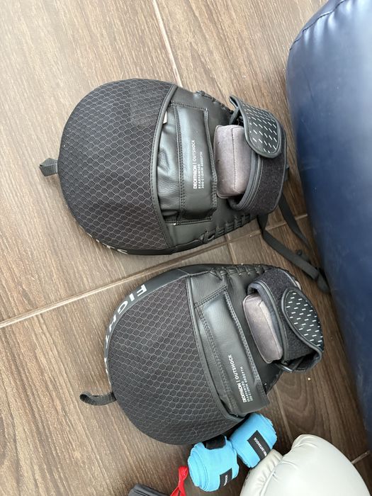 Kit Completo Boxe/Muay Thai Outshock + Saco + Suporte (+ Brinde Kit Fixação)