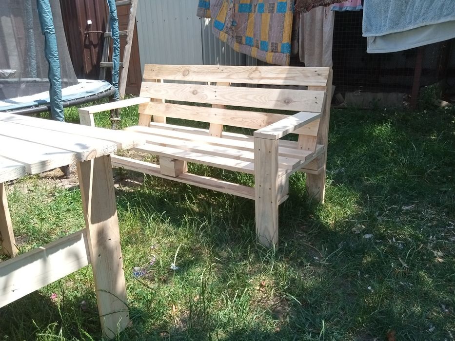 Лавочка з піддонів