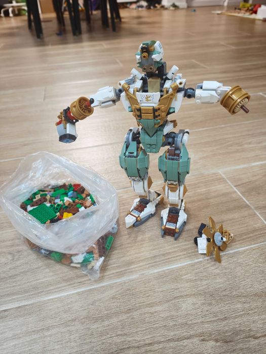Conjunto de brinquedos e jogos diversos