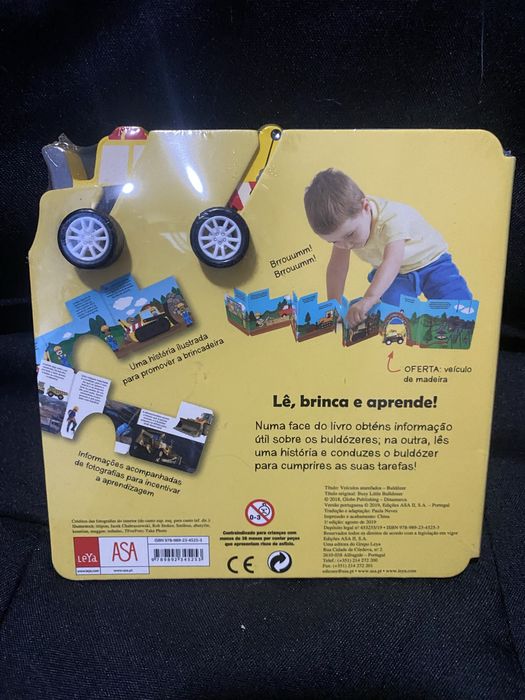 Livro cartonado “Buldózer” - com oferta sa viatura em madeira
