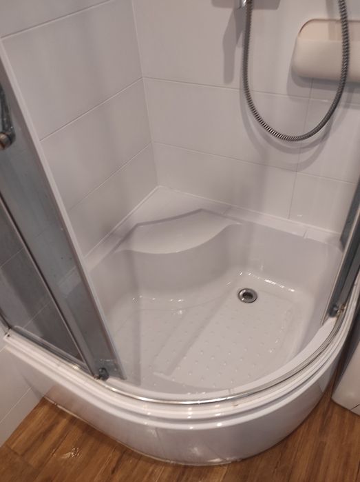 Kabina prysznicowa z brodzikiem 90 cm