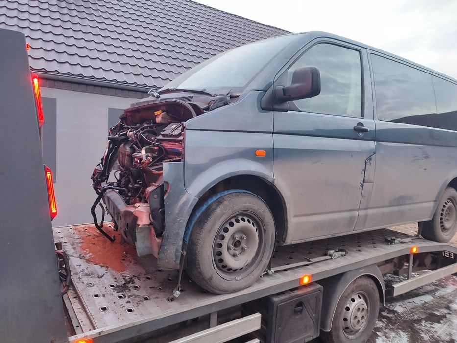 Błotnik lewy przód volkswagen transporter T5 stan bardzo dobry