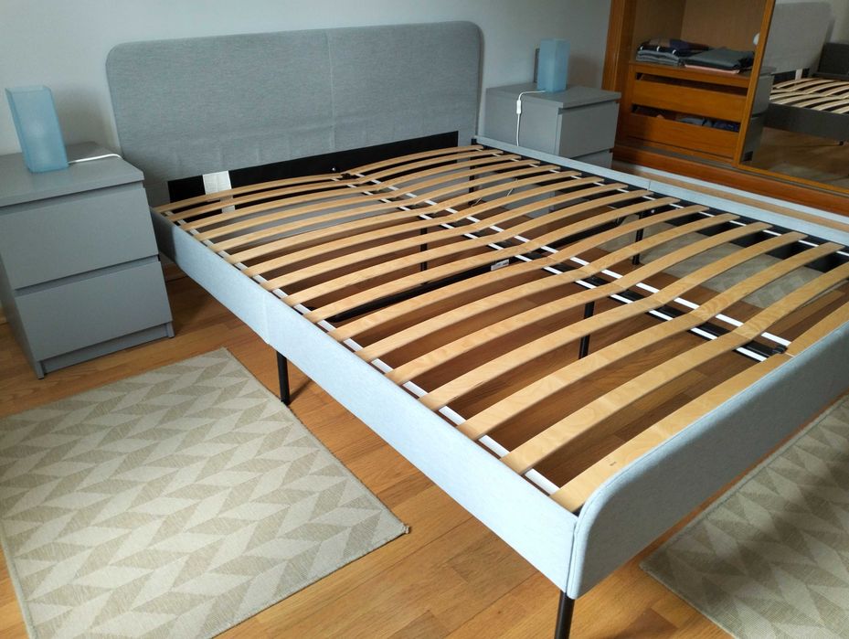 Cama de casal Ikea 160x200cm em ótimo estado, cor cinza