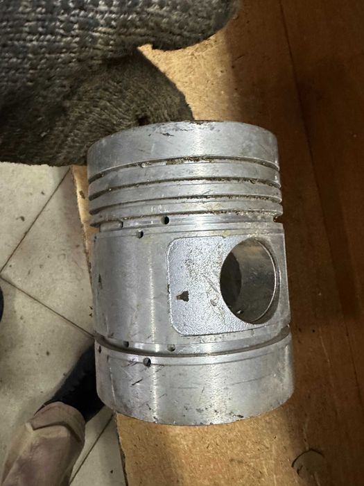 Поршнь двигателя Комбайна СМД -14   -  СМД-22