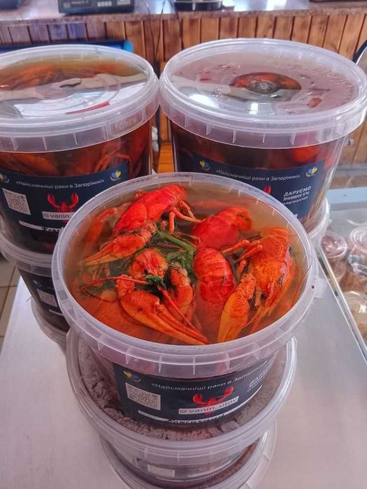 Продам живые свежие раки между наличие креветка рыба