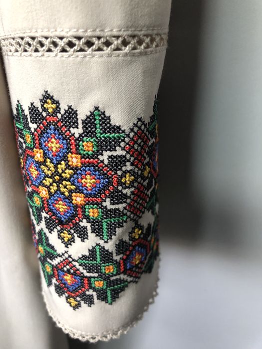 Вишивана сукня