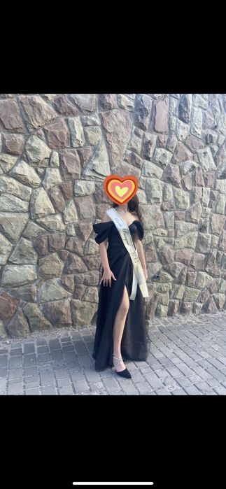 Сукня чорна на випускний, стильна та неймовірна