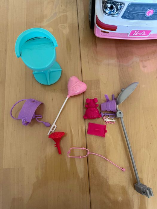 Barbie ambulância