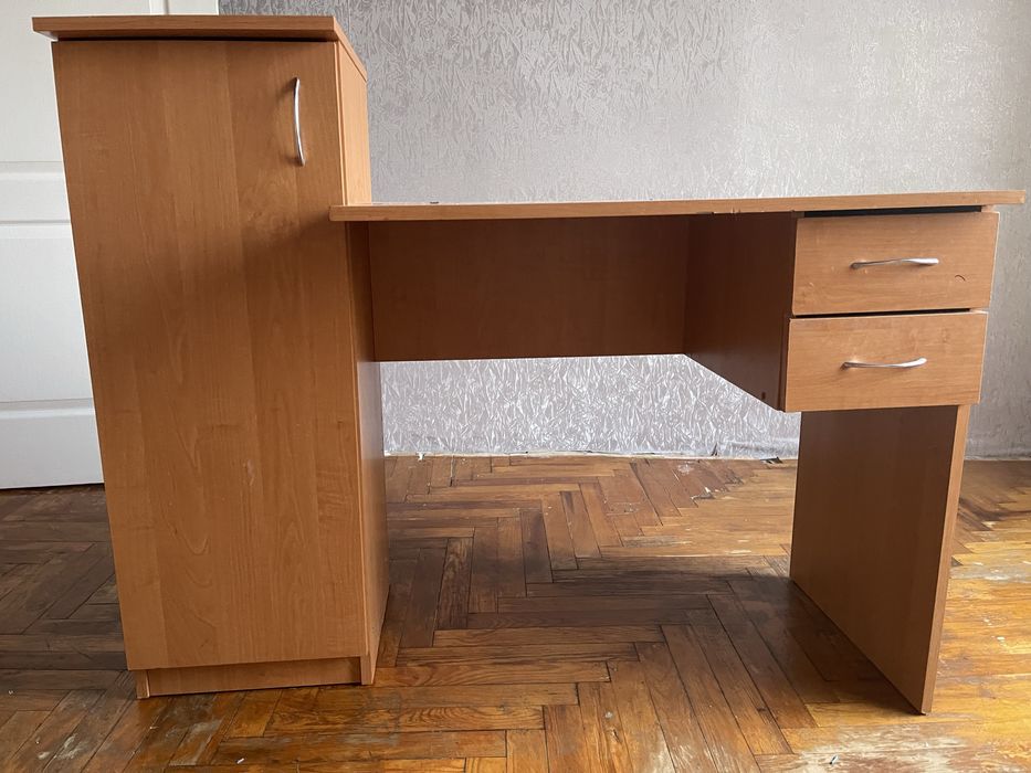 Продам компьютерный стол