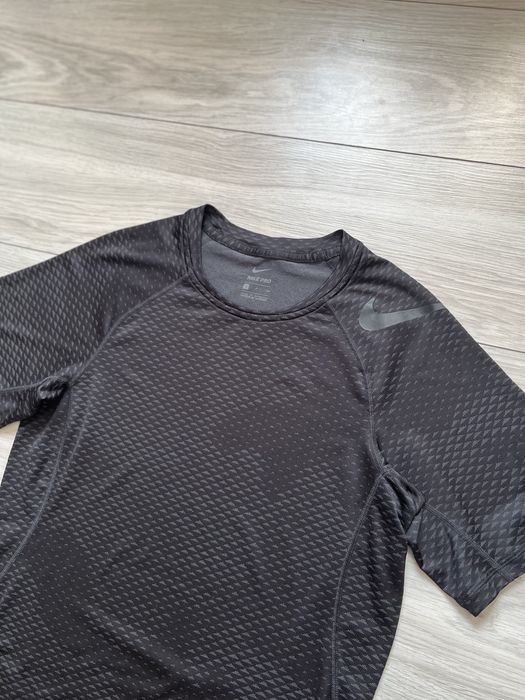 Футболка Nike pro спортивна