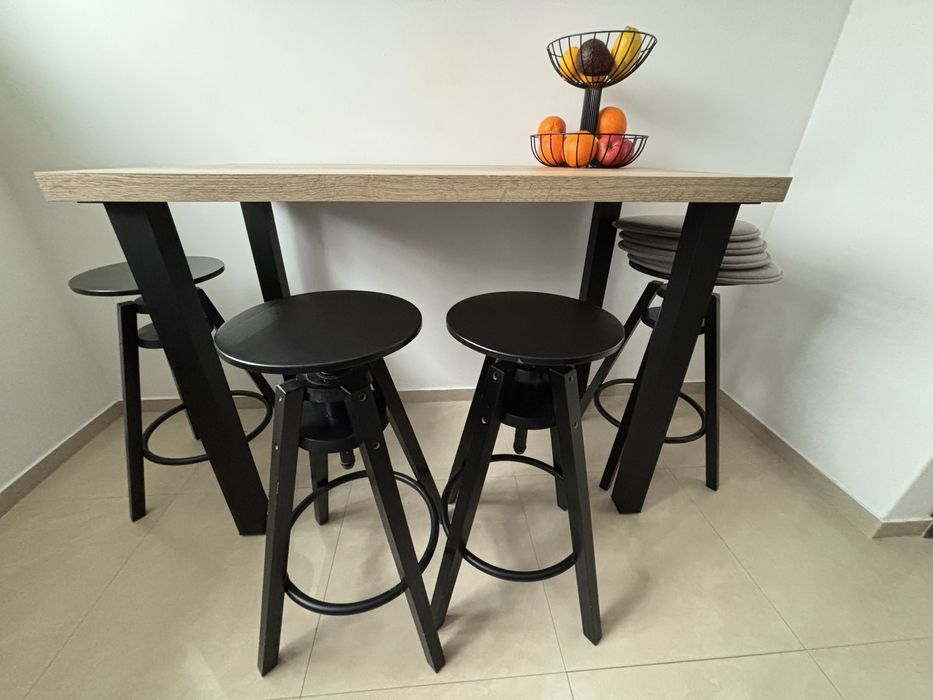 Zestaw stól kuchenny + 4 x hoker