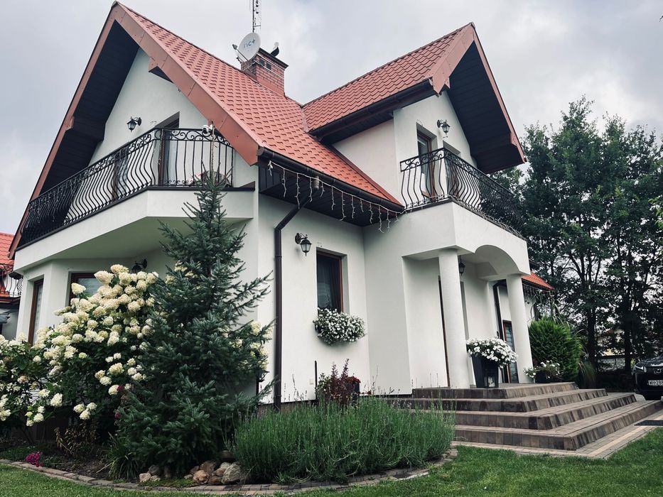 Dom z halą usługową
