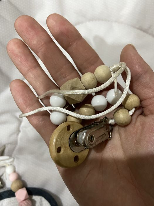 Тримачі для пустушки , дурника