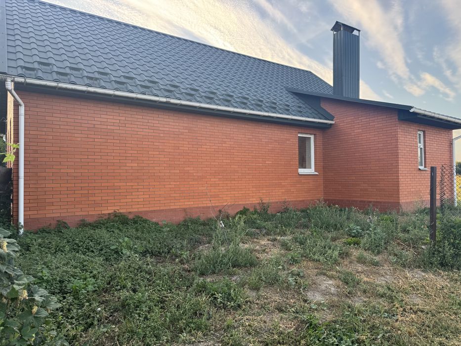 Продам Будинок. Продам будинок 79.4 м² біля річки у м. Ромни, ділянка 8 соток
