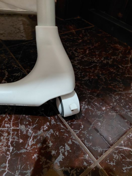 Стіл для годування рожевий