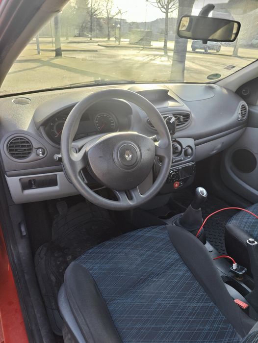 Renault Clio 3 2006 1.2 Gasolina | Vermelho | 200.000 km | IPO NOV