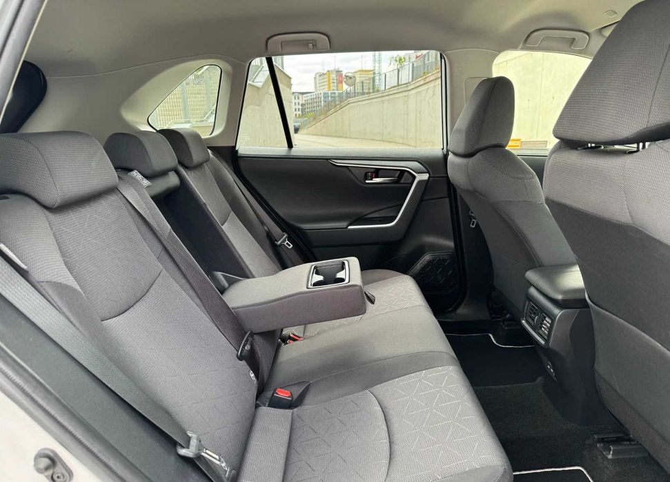 Продам Toyota RAV4 2.5 Hybrid Comfort 4x4 2022 2.5