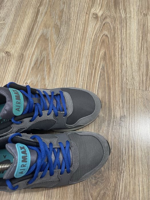 Nike Air Max  —-