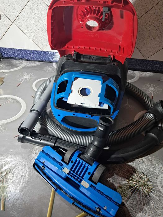 пылесос PHILIPS 2000 вт. с многоразовым мешком