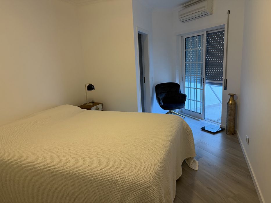 T3 Mobilado com Terraço Privativo de 20 m² e Vista Mar – Baixa de Olhão