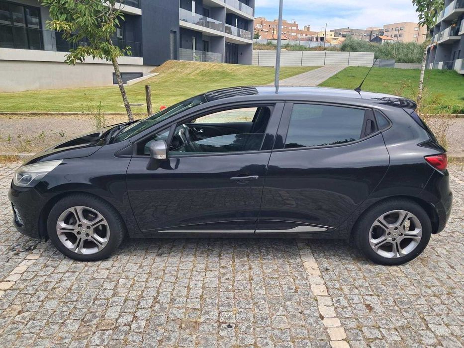 Renaul Clio só 9.000 euros