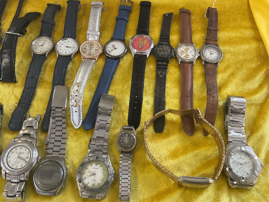 RELÓGIOS mistos 33 peças ler discrição